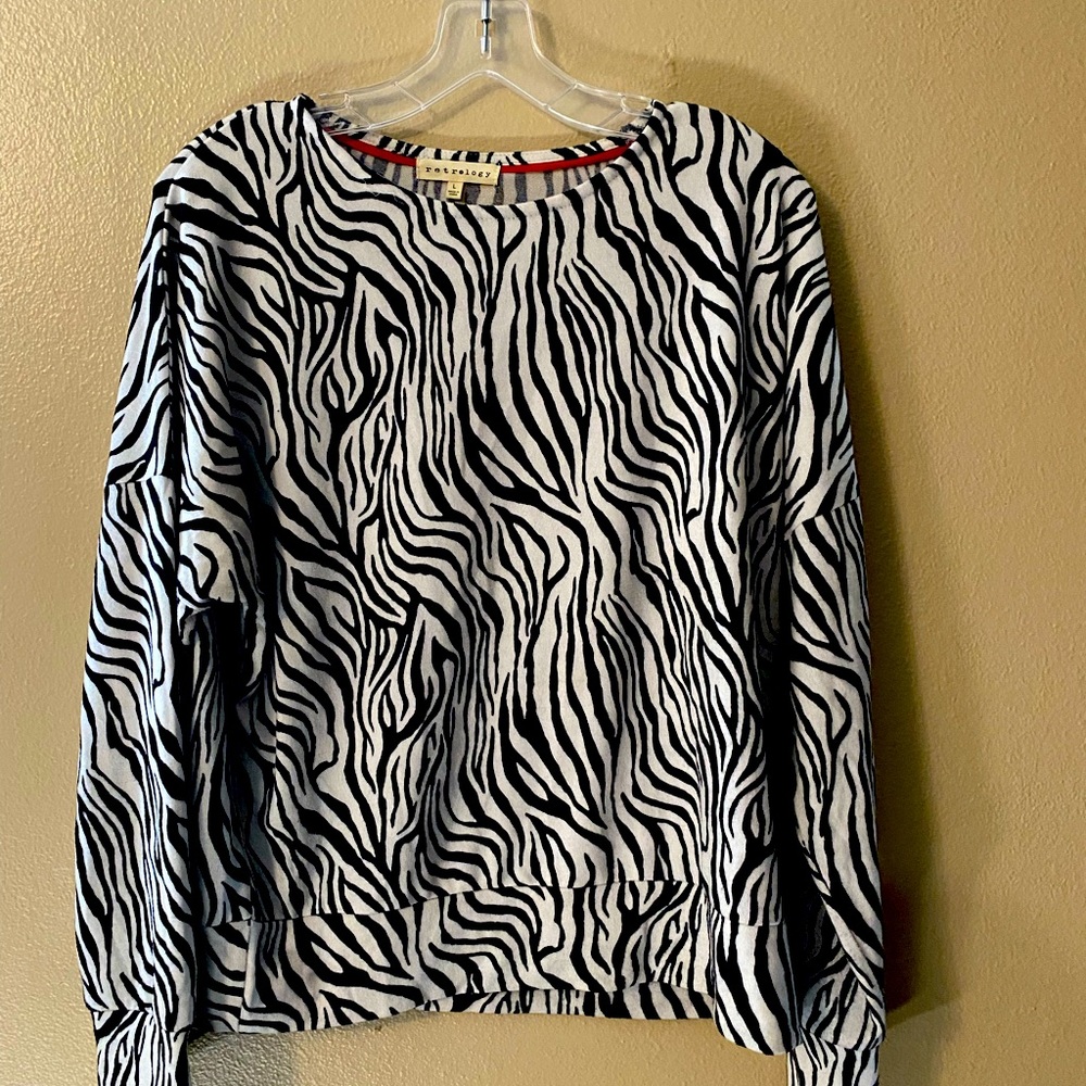 Black and white Zebra printed sweater light weight Size L